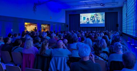 Viele Besucher genossen den Film "Der Buchspazierer" in Ottenhausen.