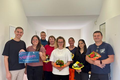 Stellvertretend für Bürgermeister Helge Viehweg hießen Rouven Rudisile (Abteilungsleitung Bildung, Familie und Kultur) und Nadja Krich (von links) die Neuzugänge herzlich willkommen.