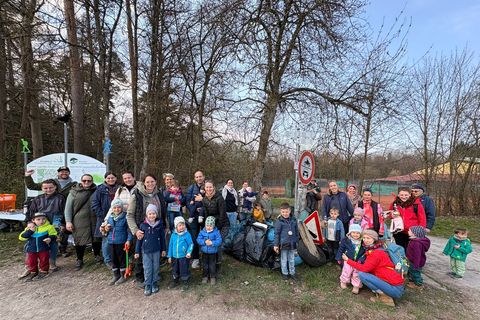 Nach der Sammelaktion trafen sich alle Gruppen am Tennisplatz in Conweiler. 