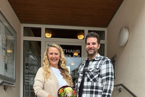Stellvertretend für Bürgermeister Helge Viehweg und die Gesamtverwaltung hieß Benedikt Lorsch (Fachbereichsleiter Zentrale Dienste und Bürgerservice) Jennifer Schmidt an ihrem ersten Arbeitstag herzlich willkommen. 