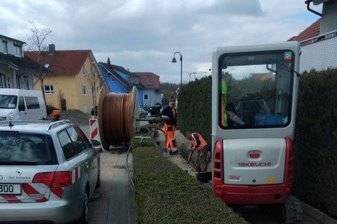 Verlegung von Leerrohren für den Einzug von Glasfaserkabeln durch den Zweckverband, hier in Neulingen. Foto: Zweckverband Breitbandversorgung im Enzkreis