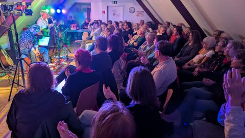 Eingespieltes Duo: Antje Schumacher und Claus Müller bringen die Zuschauer mit ihrem Groove zum Mitklatschen.