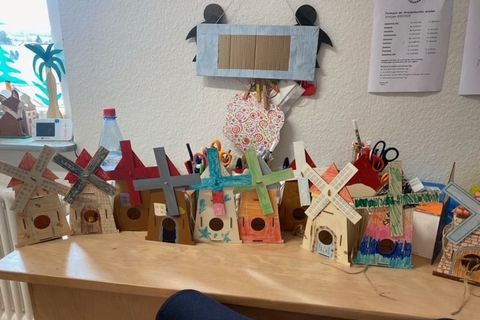 Selbst gebastelte Vogelhäuser