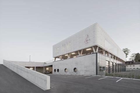 Das Feuerwehrhaus wurde vom Architektenkammer Baden‑Württemberg gemeinsam mit dem Enzkreis ausgzeichnet.