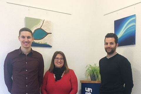 Von links: Rouven Rudisile (Abteilungsleiter Kinder, Jugend & Familie), Stephanie Gerstung und Benedikt Lorsch (Abteilungsleiter Personal und Organisation).