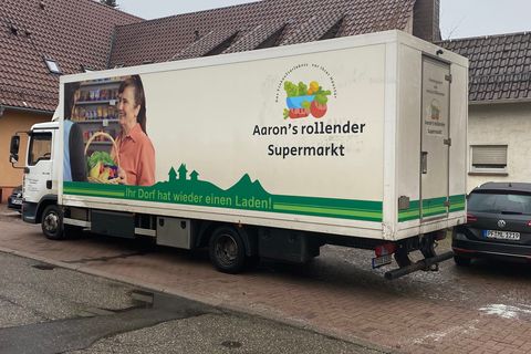 "Emma" bringt frische Lebensmittel und alles für den täglichen Gebrauch.