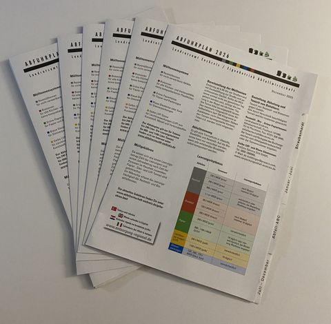Der Abfuhrkalender 2026 ist ab sofort in den Rathäusern und im Bürgerbüro erhältlich.