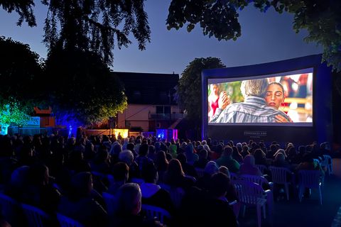 Bürger*innen bei Straubenhardt schaut