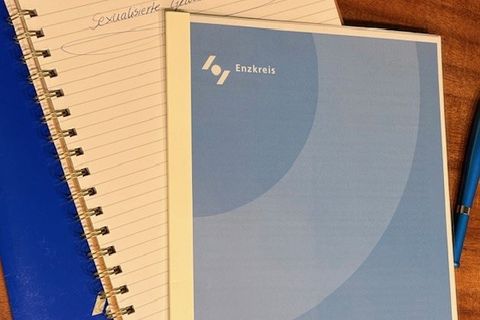 Die Kinderschutzfachkräfte der Gemeinde Straubenhardt nehmen am Workshop des Jugendamts Enzkreis zum Thema „Schutzkonzepte im Verein“ im Landratsamt teil.
