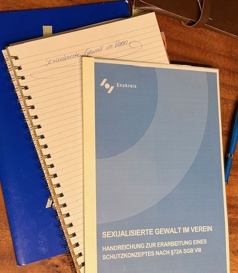 Die Kinderschutzfachkräfte der Gemeinde Straubenhardt nehmen am Workshop des Jugendamts Enzkreis zum Thema „Schutzkonzepte im Verein“ im Landratsamt teil.