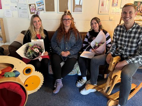 In der Kinderkrippe Wunderwald bereichern zwei Neue das Team. (v. l.) Sabrina Kaizik, Eva Weber (Einrichtungsleiterin), Laura Jung, Rouven Rudisile (Abteilungsleiter Bildung, Familie und Kultur).