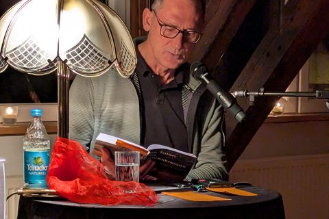 Volker Schwartz erzählte viel übers Saarland und las mehrere Passagen aus seinem neusten Krimi.