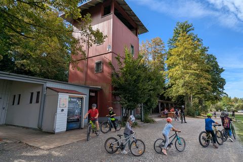 Richtig bremsen, Slalom- oder im Stehen fahren – die MTB-Trainer vom Trailpark Schwanner Warte brachten den Kindern die Grundlagen im Biken bei.