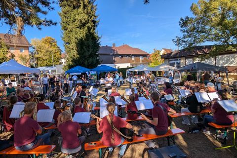Die Jugendkapelle des Musikvereins spielte zur Eröffnung des Naturpark-Markt auf.