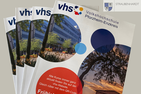 Das neue Programm der Volkshochschule liegt nun in allen Rathäusern aus.