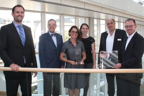(v.l.n.r.) Landrat Bastian Rosenau, Erster Landesbeamter Wolfgang Herz, Edith Marqués Berger, Lisa Andes, Bernd Hagenbuch vom ebz und Bürgermeister Helge Viehweg.