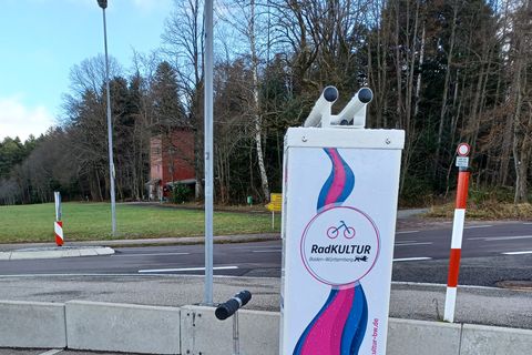 Die Radservice-Station hält wichtige Hilfsmittel für kleine Reparaturen bereit.