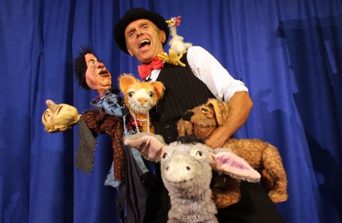 „Die Bremer Stadtmusikanten“ ein Mutmach-Theater in der Bücherei Schwann.