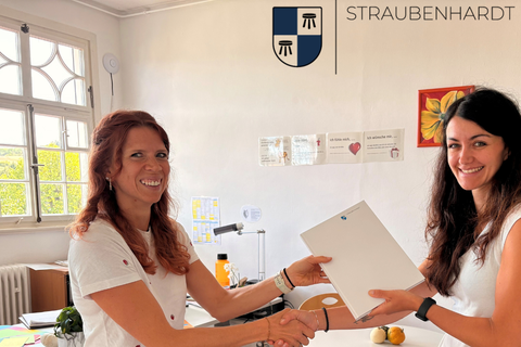 Jennifer Laupp aus der Abteilung Bildung, Familie und Kultur freut sich sehr, Julia Geisel (links) willkommen zu heißen und sie in ihrem neuen Aufgabenbereich begrüßen zu dürfen.