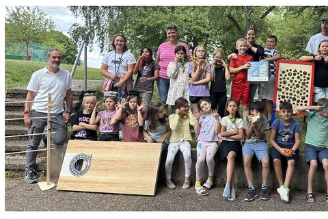 Die Firma Treiber Elektrotechnik unterstützt mit vielen Spielen den Schülerhort.