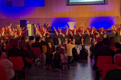 : Eine mitreißende Tanzeinlage präsentierte die neue „Taffo-Show“-Gruppe des Turnvereins Conweiler, die in rotglitzernden Kostümen mit ihrer Choreografie zur Filmmusik von „The Greatest Showman“ begeisterte. 