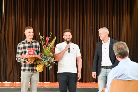 Bewegende Abschiedsworte gab es von Fachbereichsleiter Benedikt Lorsch (Mitte, im Bild von links: Abteilungsleiter Rouven Rudisile und Bürgermeistervertreter Mathias Greb).