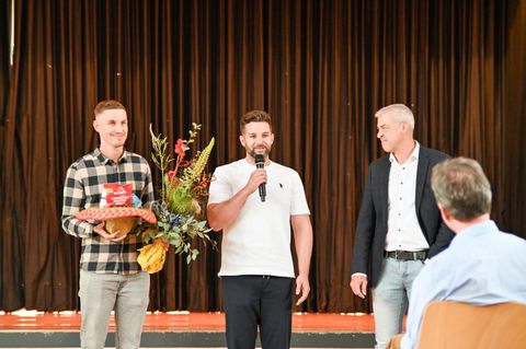 Bewegende Abschiedsworte gab es von Fachbereichsleiter Benedikt Lorsch (Mitte, im Bild von links: Abteilungsleiter Rouven Rudisile und Bürgermeistervertreter Mathias Greb).