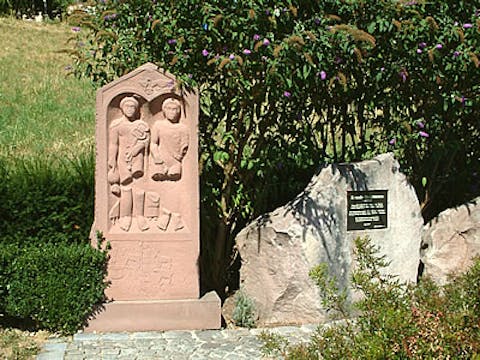 Der Dreigötterstein ist der größte Fund in der römischen Steindenkmäler-Sammlung.