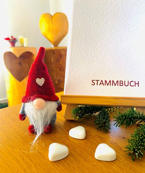 Der Hochzeitswichtel hat im Rathaus Conweiler ganze Arbeit geleistet.