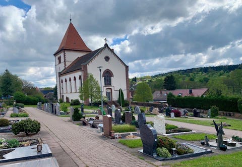 Friedhof Langenalb mit Kirche